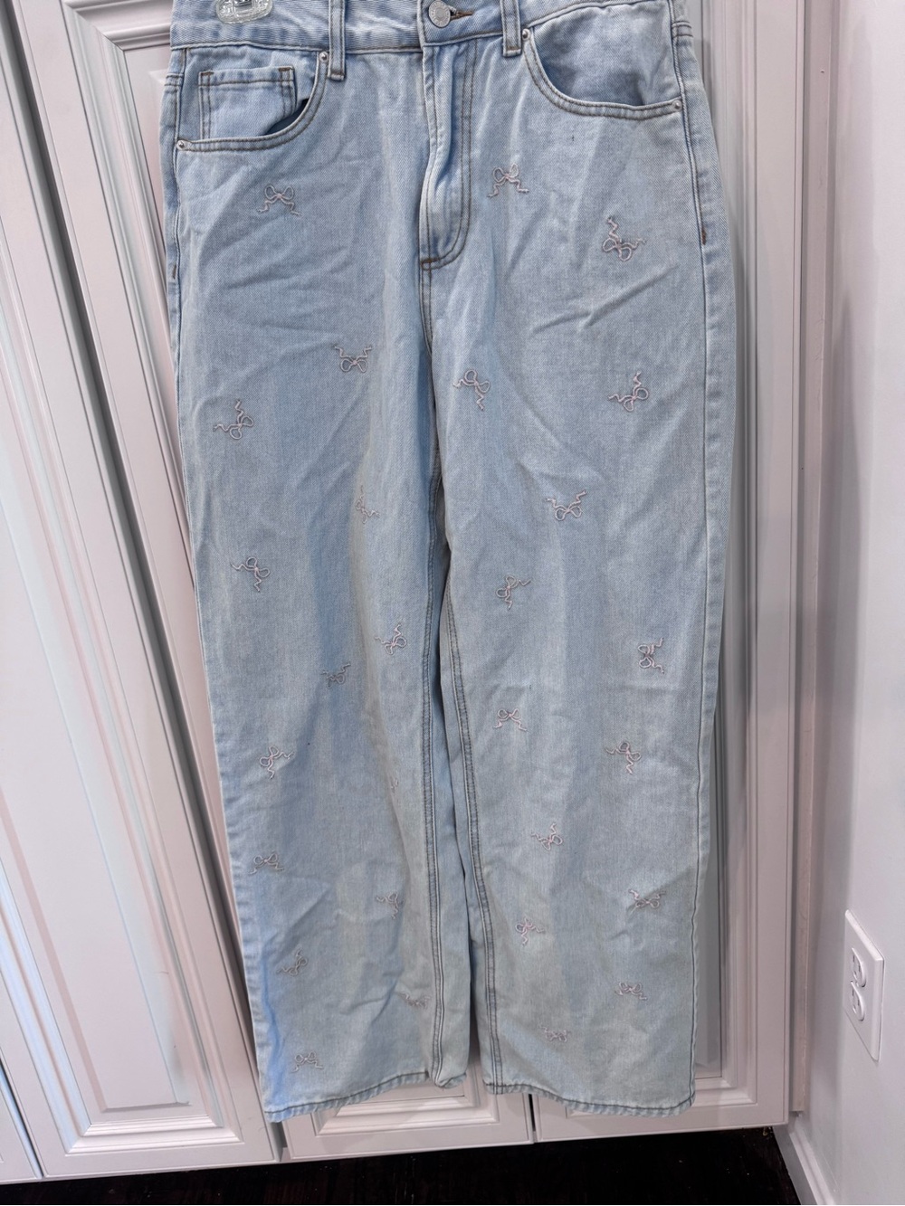 Forever 21 Light Blue Denim Jeans with Contrast Stitching